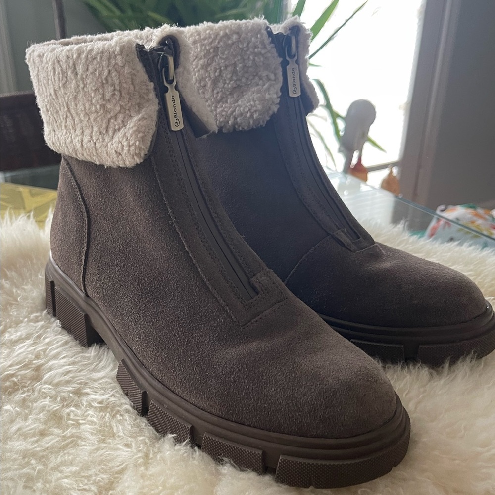 Blondo , size 9M , mushroom color with a sherpa wrap on ankle.